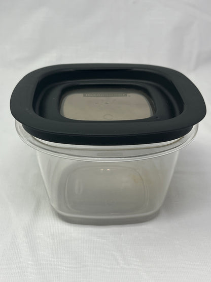 Rubbermaid Premier Storage Square Container 2 Cup Clear w/ Black Lid FG7H75