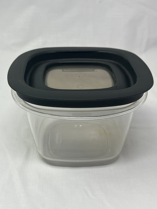 Rubbermaid Premier Storage Square Container 2 Cup Clear w/ Black Lid FG7H75