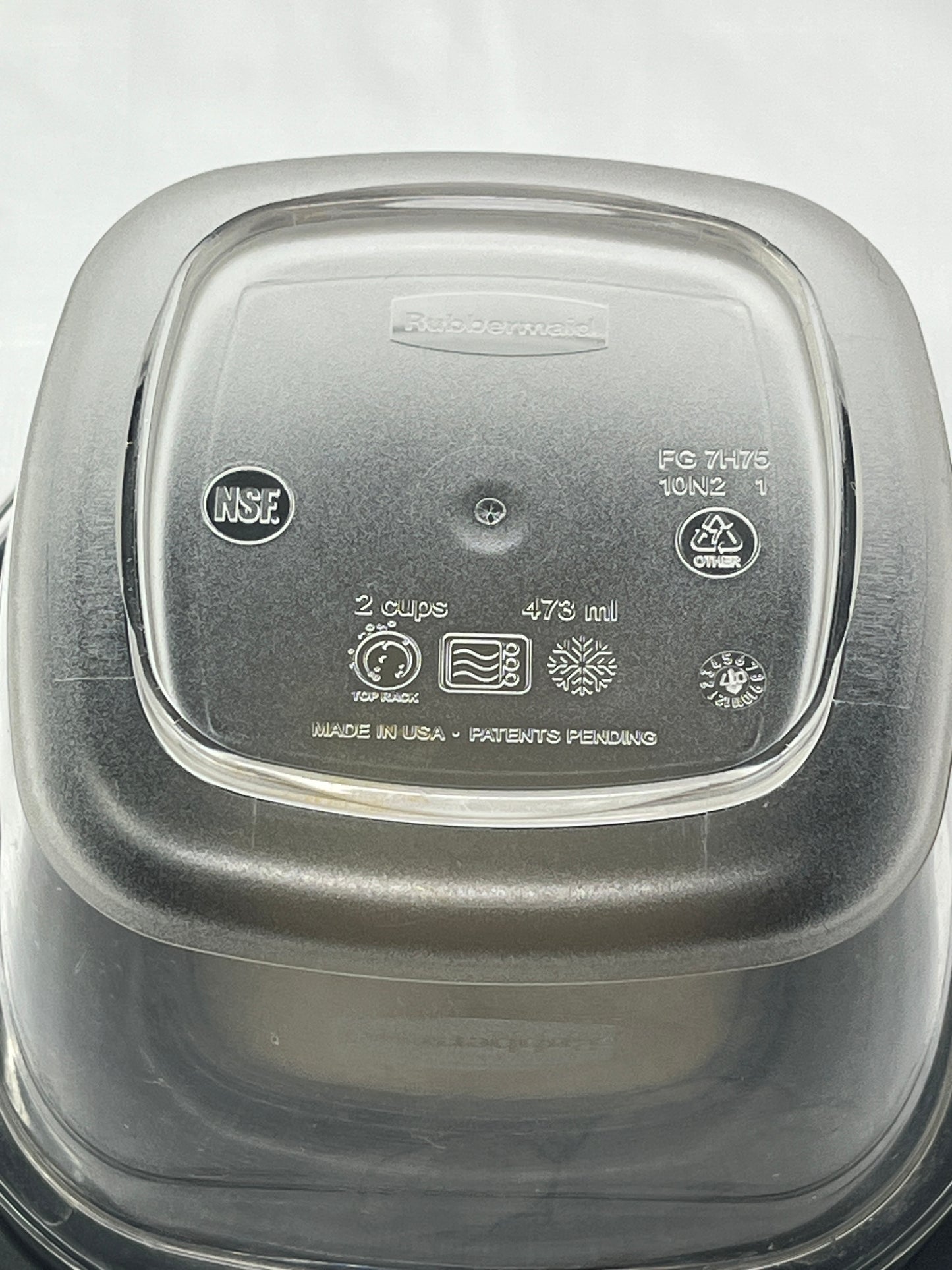 Rubbermaid Premier Storage Square Container 2 Cup Clear w/ Black Lid FG7H75
