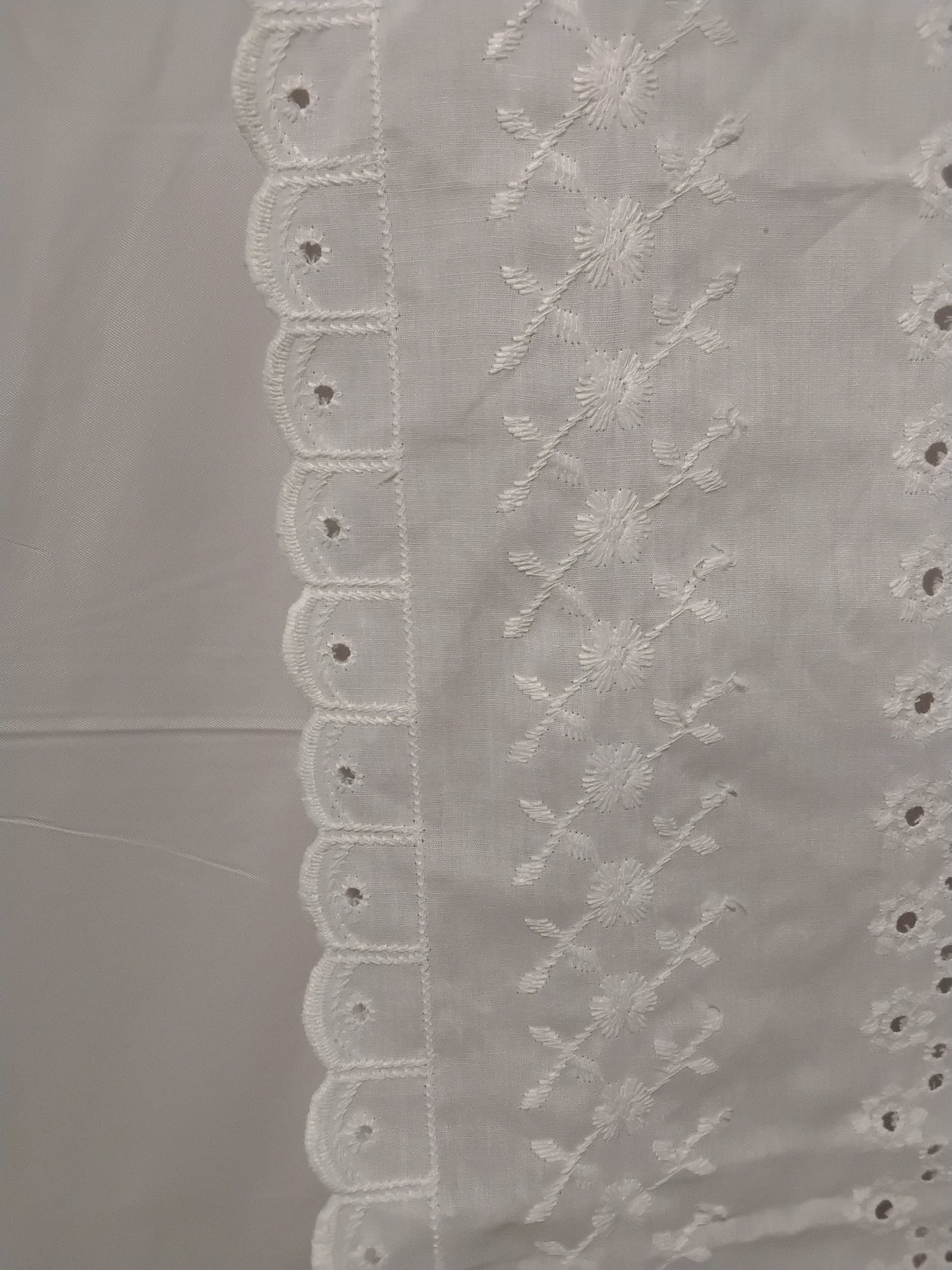White Embroidered Lace Table Runner Floral Eyelet Scalloped 40x13