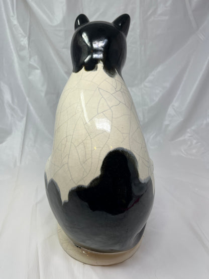 Williamsburg Global Views Ceramic Cat Figurine – Gray Crackle